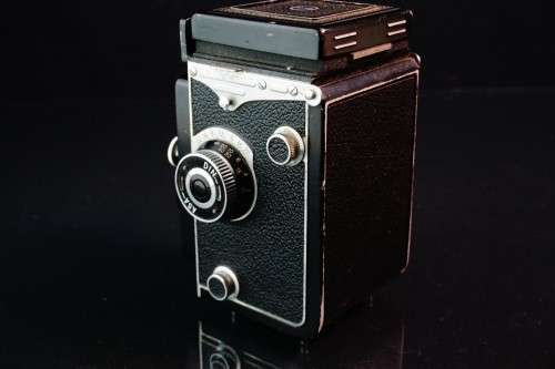 Yashica-Mat 120 Film TLR Camera with Yashinon 80mm F3.5 lens  **Great Condition, Please Read **