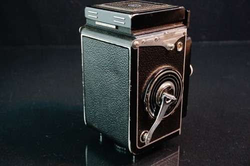 Yashica-Mat 120 Film TLR Camera with Yashinon 80mm F3.5 lens  **Great Condition, Please Read **