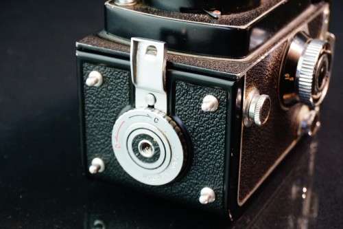 Yashica-Mat 120 Film TLR Camera with Yashinon 80mm F3.5 lens  **Great Condition, Please Read **