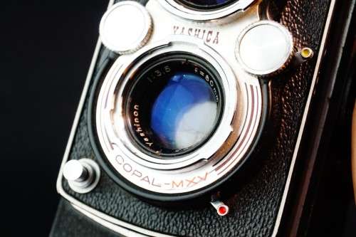 Yashica-Mat 120 Film TLR Camera with Yashinon 80mm F3.5 lens  **Great Condition, Please Read **