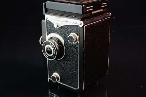 Yashica-Mat 120 Film TLR Camera with Yashinon 80mm F3.5 lens  **Great Condition, Please Read **