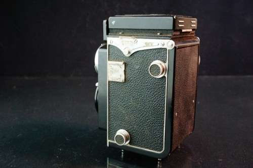 Yashica C 120 Film TLR Camera with Yashikor 80mm F3.5 lens  **Great Condition **