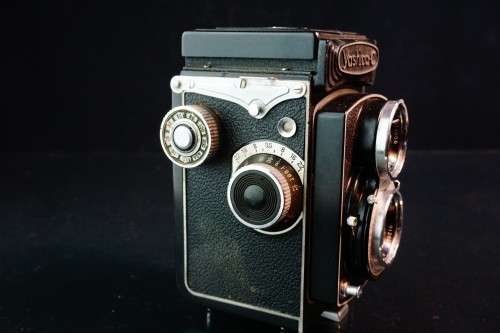 Yashica C 120 Film TLR Camera with Yashikor 80mm F3.5 lens  **Great Condition **