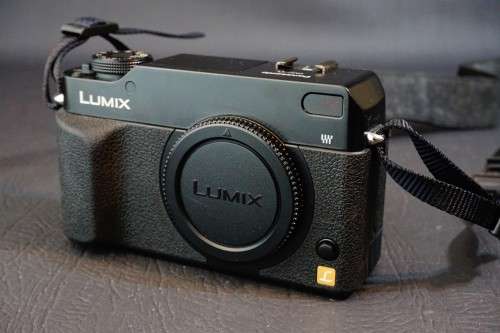 Panasonic Lumix DMC-L1 DSLR 7.5MP Live MOS 4/3 Four Thirds SLR Camera Body  **Excellent Condition**