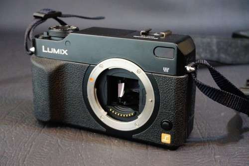 Panasonic Lumix DMC-L1 DSLR 7.5MP Live MOS 4/3 Four Thirds SLR Camera Body  **Excellent Condition**