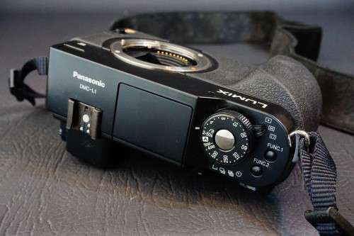 Panasonic Lumix DMC-L1 DSLR 7.5MP Live MOS 4/3 Four Thirds SLR Camera Body  **Excellent Condition**