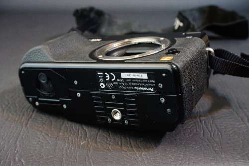 Panasonic Lumix DMC-L1 DSLR 7.5MP Live MOS 4/3 Four Thirds SLR Camera Body  **Excellent Condition**