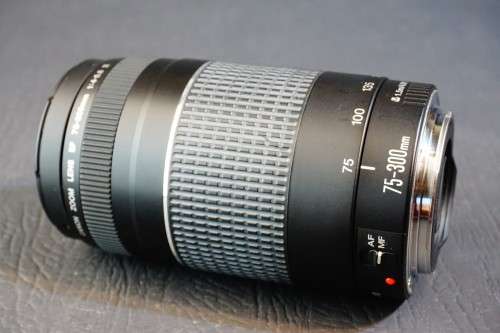 Canon EF 75-300mm F4-5.6 III Zoom Lens for Canon SLR Cameras **Excellent Condition**