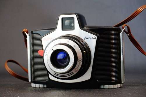 Eura Ferrania Vintage Art Deco Italian 6x6 120 Film Camera with Case **Good Condition**