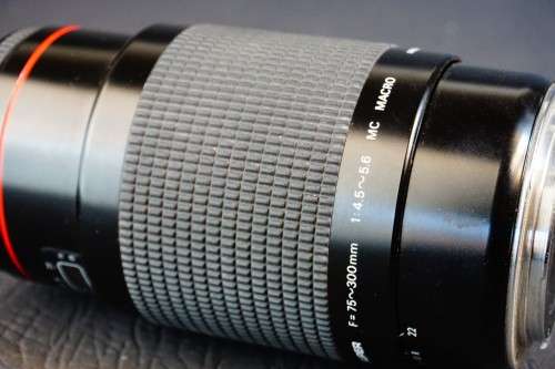 Carl Zeiss 75-300mm f4.5-5.6 Jenazoom Macro MC for Canon SLR Cameras **Excellent Condition**