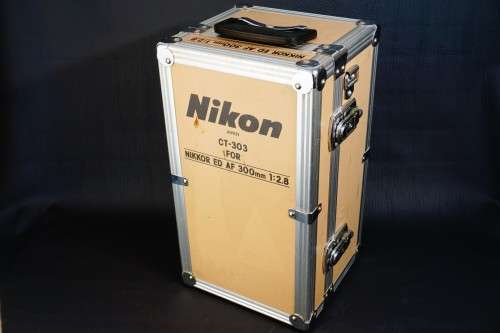 Nikon Nikkor AF ED 300mm F2.8 Telephoto Lens in Nikon AF Mount W Trunk and Hood  **Great Condition**