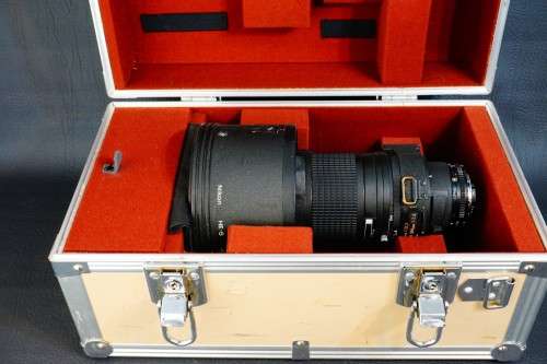Nikon Nikkor AF ED 300mm F2.8 Telephoto Lens in Nikon AF Mount W Trunk and Hood  **Great Condition**