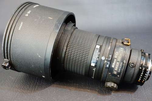 Nikon Nikkor AF ED 300mm F2.8 Telephoto Lens in Nikon AF Mount W Trunk and Hood  **Great Condition**