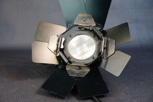 Lowel Pro-Light Focusing Flood Light With Barn Doors , Bulb Included **Great Condition**