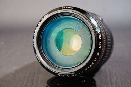 Canon EF 70-300mm f/4-5.6 IS USM Lens in Canon EF Mount  **Excellent Condition**