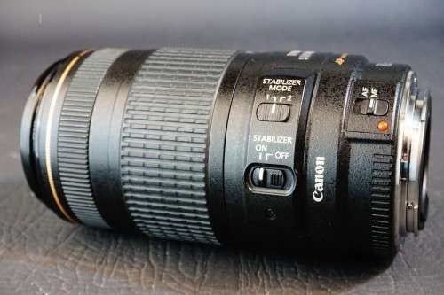 Canon EF 70-300mm f/4-5.6 IS USM Lens in Canon EF Mount  **Excellent Condition**