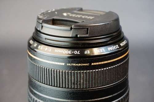 Canon EF 70-300mm f/4-5.6 IS USM Lens in Canon EF Mount  **Excellent Condition**