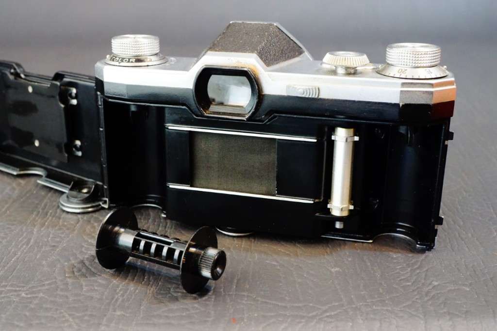 **RARE** Zeiss Ikon Contax S 35mm SLR with Zeiss Biotar 58mm F2 Lens  **Good Condition**