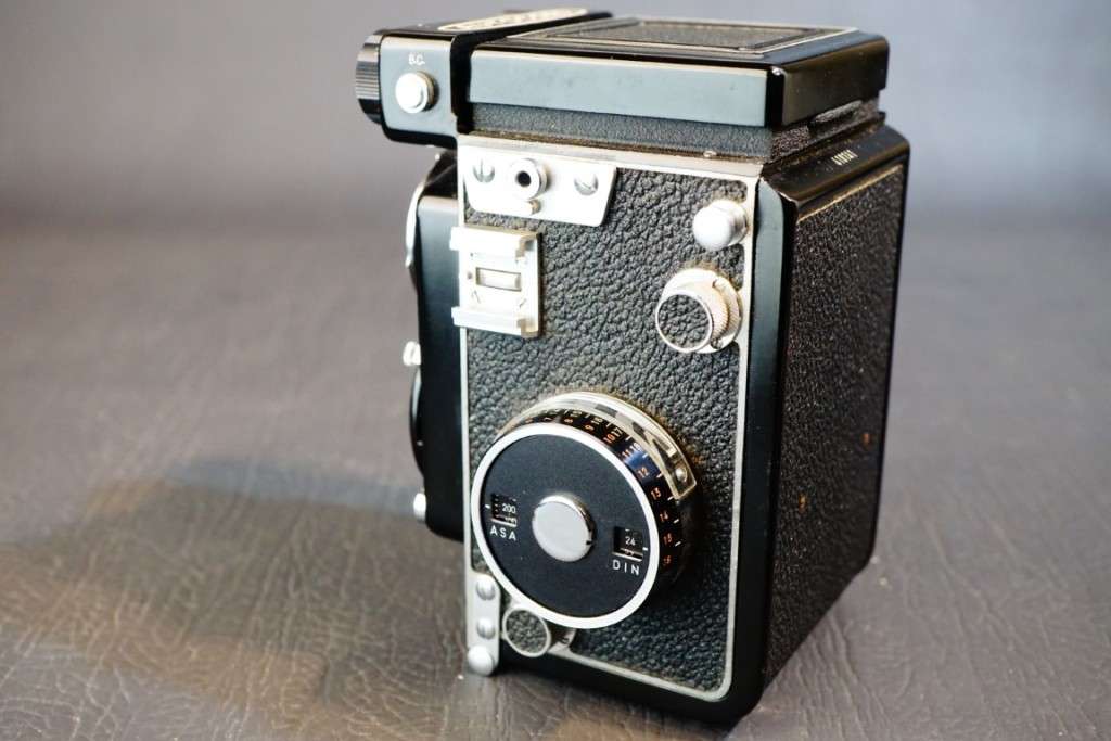 Minolta Autocord CdS TLR 6x6 Medium Format Camera with Built in CDS Meter  **Excellent Condition**