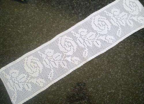 Small filet crochet cotton runner / doilie