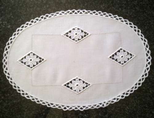 Pretty oval linen tray cloth
