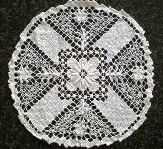 Vintage hand knotted lace doilie 24cm