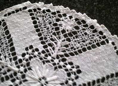 Vintage hand knotted lace doilie 24cm
