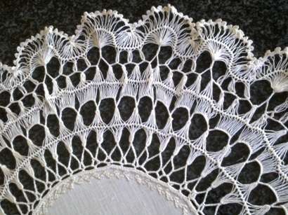 Gorgeous large antique hairpin lace doilie with linen centre 38cm