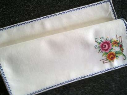 Beautiful set of eight embroidered linen dinner serviettes