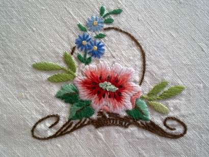 Beautiful vintage linen hand embroidered lunch napkins x 5