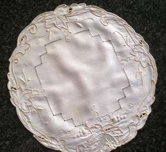 Italian cotton embroidered doilie 27cm