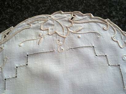 Italian cotton embroidered doilie 27cm