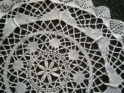 Large Maltese lace doilie 39cm