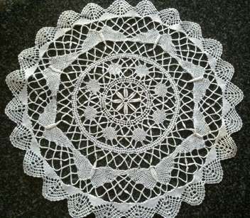 Large Maltese lace doilie 39cm