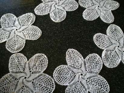 Lovely set of six snow white cotton crochet doilies 28cm