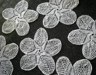 Lovely set of six snow white cotton crochet doilies 28cm