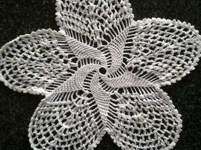Lovely set of six snow white cotton crochet doilies 28cm