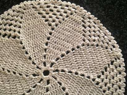 Cream cotton crochet pinwheel doilie 25cm