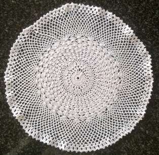 Tight crochet plain round white doilie 27cm
