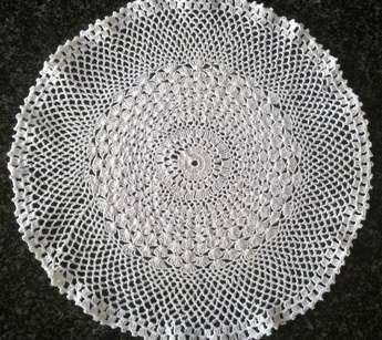 Tight crochet plain round white doilie 27cm