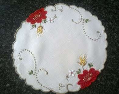 Madeira linen hand embroidered doilie 23cm
