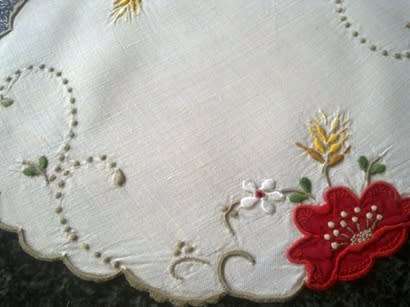 Madeira linen hand embroidered doilie 23cm