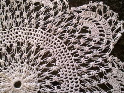Antique white lace doilie 25cm