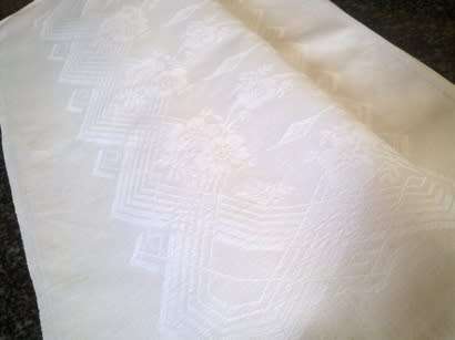 Pair of vintage linen Damask dinner serviettes
