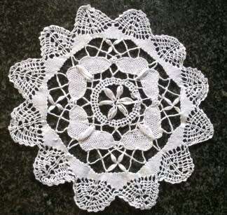 Vintage Maltese lace doilie 20cm