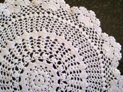 Pretty white cotton crochet doilie 23cm
