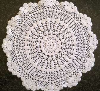 Pretty white cotton crochet doilie 23cm