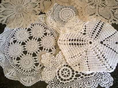 Mixed lot of seven doilies