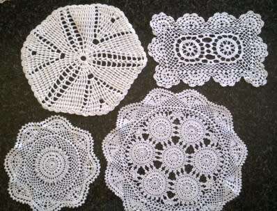 Mixed lot of seven doilies