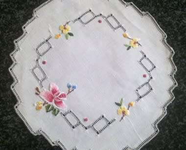 Pair of Italian white linen embroidered doilies 19cm